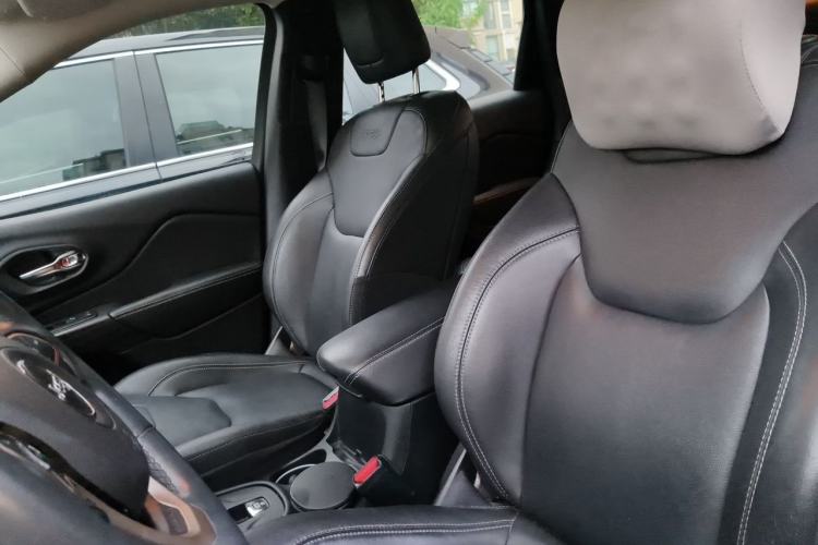 Used Jeep Cherokee 2017 2.0L Superior Edition Left Front Seat