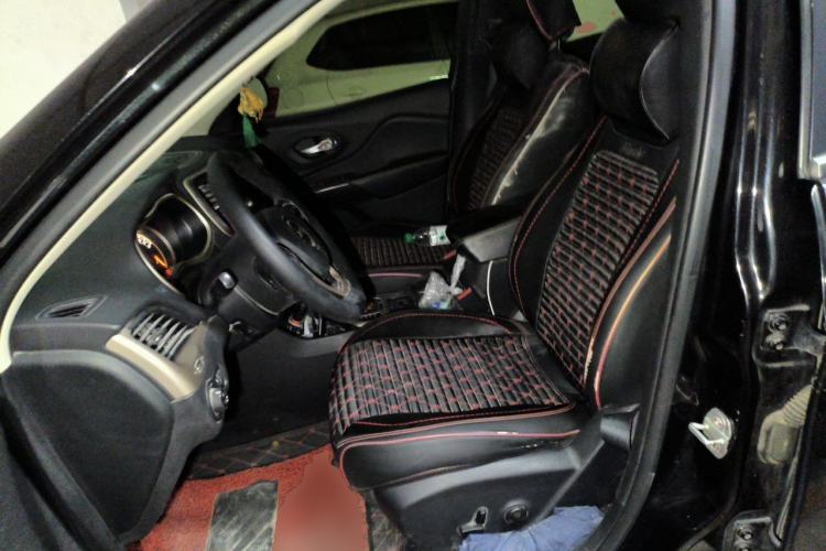 Used Jeep Cherokee 2017 2.0L Superior Edition Left Front Seat