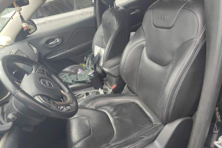 Used Jeep Cherokee 2017 2.4L Leading Edition Left Front Seat