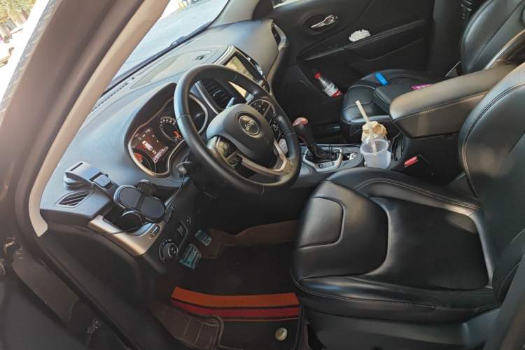 Used Jeep Cherokee 2017 2.4L Superior Edition Left Front Seat