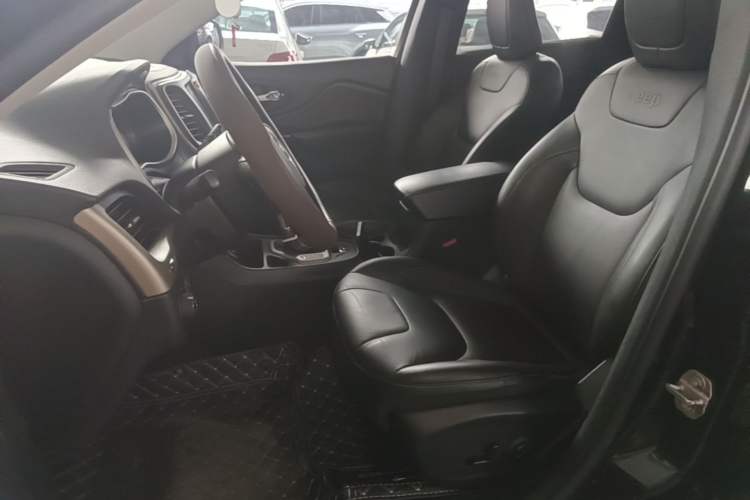 Used Jeep Cherokee 2017 2.0L Superior Edition Left Front Seat