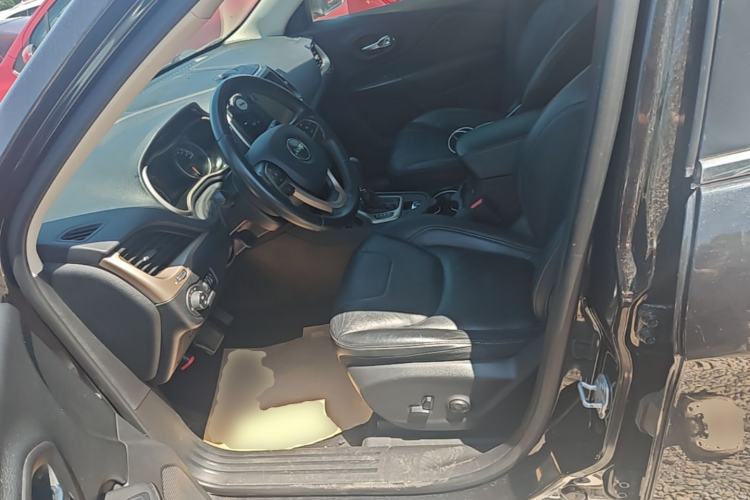Used Jeep Cherokee 2017 2.0L Superior Edition Left Front Seat