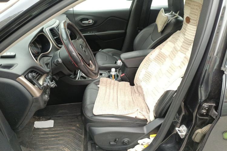 Used Jeep Cherokee 2017 2.0L Superior Edition Left Front Seat