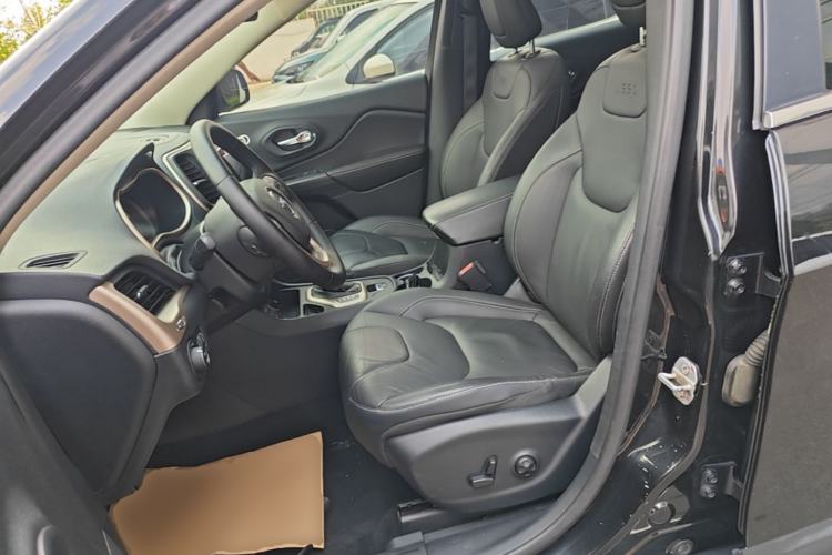 Used Jeep Cherokee 2017 2.4L Leading Smart Edition Left Front Seat