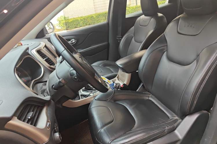 Used Jeep Cherokee 2017 2.0L Superior Edition Left Front Seat