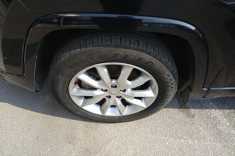 Used Jeep Cherokee 2017 2.4L Excellence Edition Left Front Wheel Hub