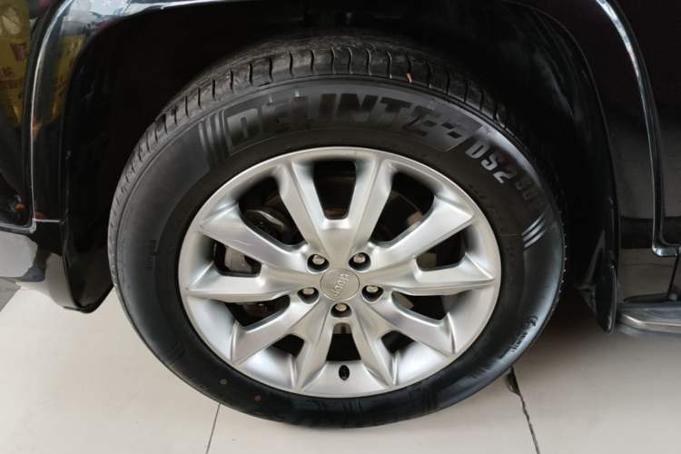 Used Jeep Cherokee 2017 2.4L Professional Edition Left Front Wheel Hub
