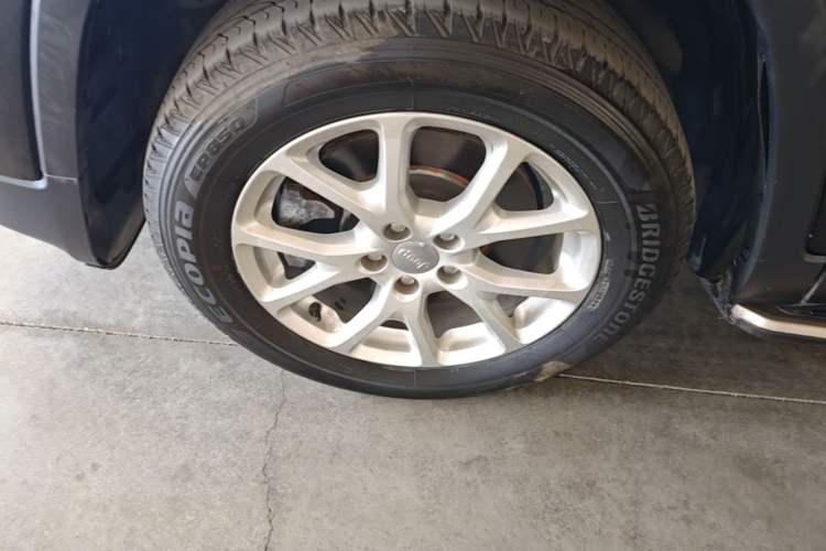 Used Jeep Cherokee 2017 2.4L Leading Edition Left Front Wheel Hub