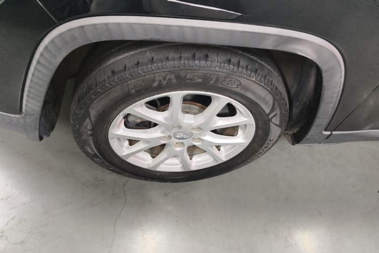 Used Jeep Cherokee 2017 2.4L Leading Edition Left Front Wheel Hub