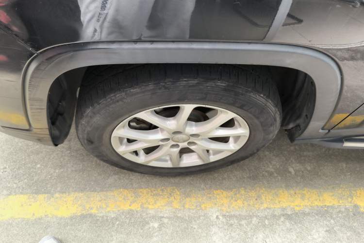 Used Jeep Cherokee 2017 2.0L Superior Edition Left Front Wheel Hub