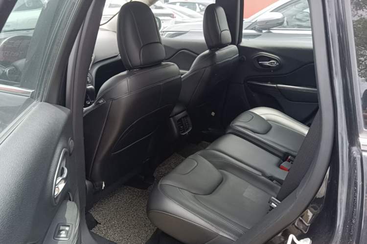 Used Jeep Cherokee 2017 2.4L Professional Edition Left Rear Seat