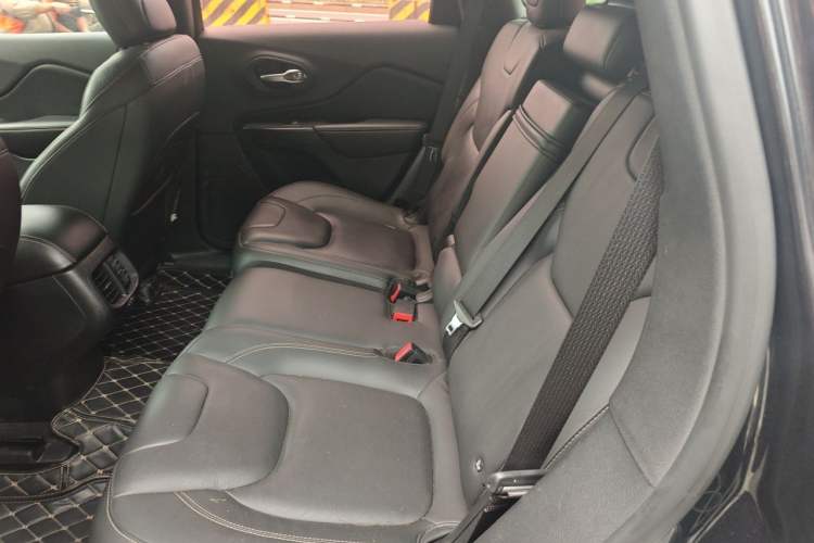 Used Jeep Cherokee 2017 2.0L Superior Edition Left Rear Seat