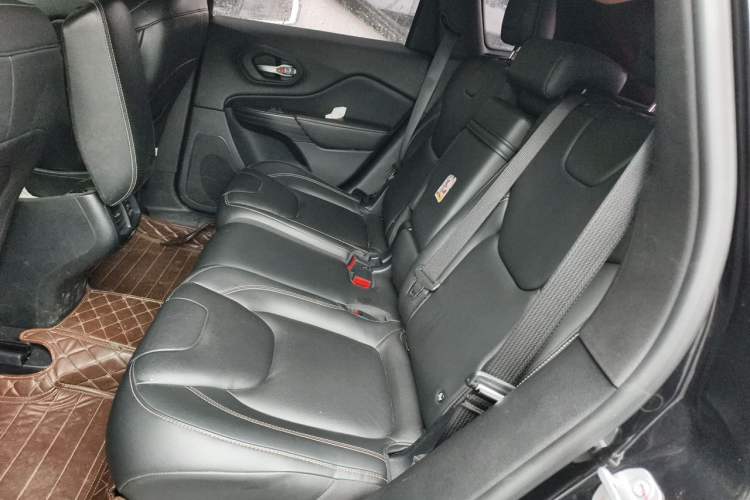 Used Jeep Cherokee 2017 2.0L Superior Edition Left Rear Seat