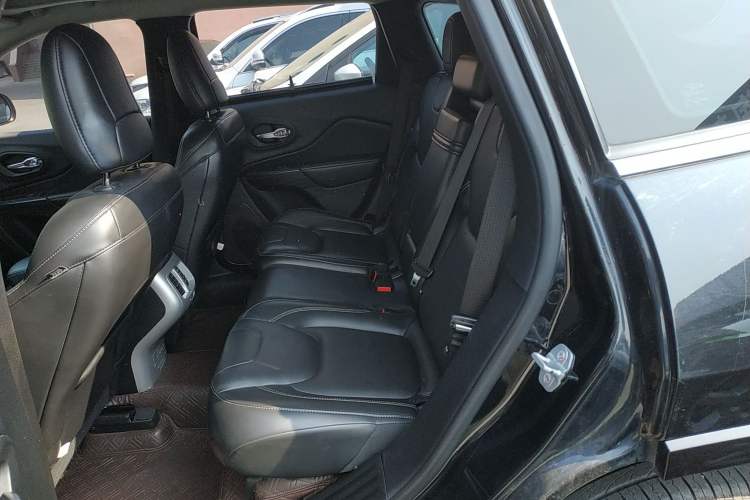 Used Jeep Cherokee 2017 2.4L Excellence Edition Left Rear Seat