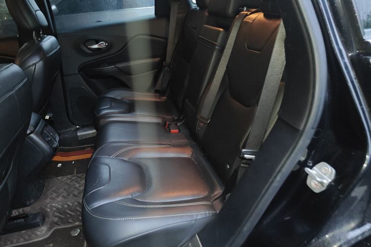 Used Jeep Cherokee 2017 2.0L Superior Edition Left Rear Seat