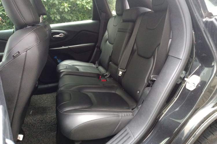 Used Jeep Cherokee 2017 2.0L Superior Edition Left Rear Seat