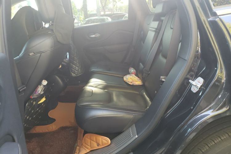 Used Jeep Cherokee 2017 2.4L Excellence Edition Left Rear Seat