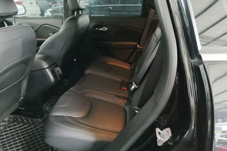 Used Jeep Cherokee 2017 2.4L Professional Edition Left Rear Seat