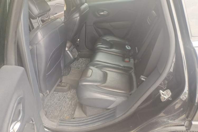 Used Jeep Cherokee 2017 2.0L Superior Edition Left Rear Seat