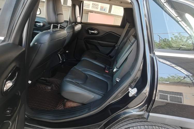 Used Jeep Cherokee 2017 2.0L Superior Edition Left Rear Seat