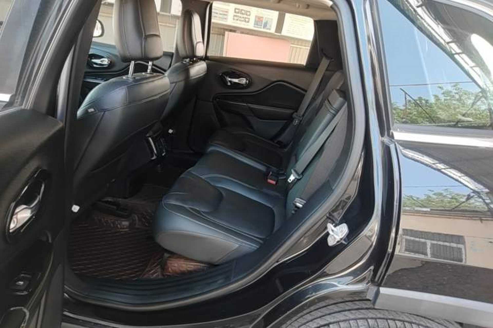 Used Jeep Cherokee 2017 2.0L Superior Edition Left Rear Seat