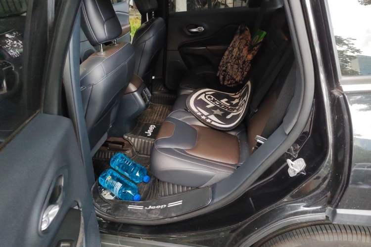 Used Jeep Cherokee 2017 2.4L Leading Edition Left Rear Seat