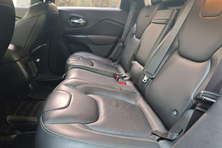 Used Jeep Cherokee 2017 2.0L Superior Edition Left Rear Seat