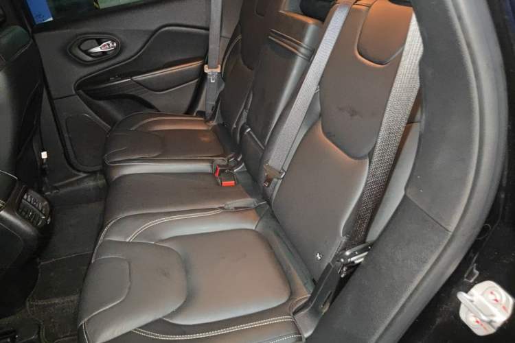 Used Jeep Cherokee 2017 2.0L Superior Edition Left Rear Seat