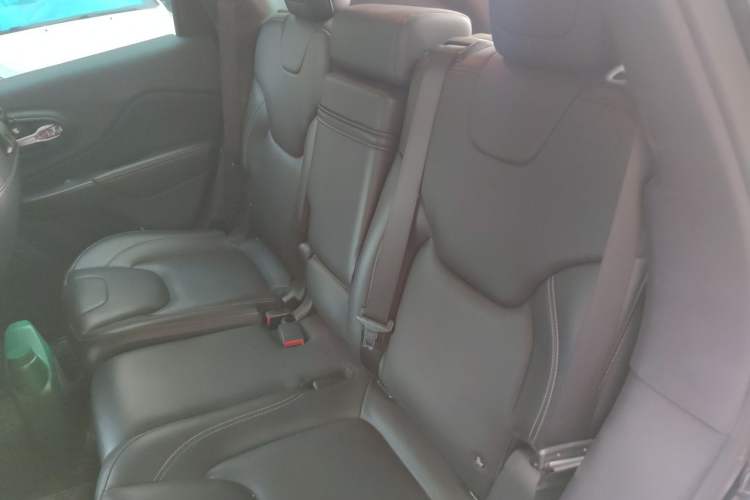 Used Jeep Cherokee 2017 2.0L Superior Edition Left Rear Seat