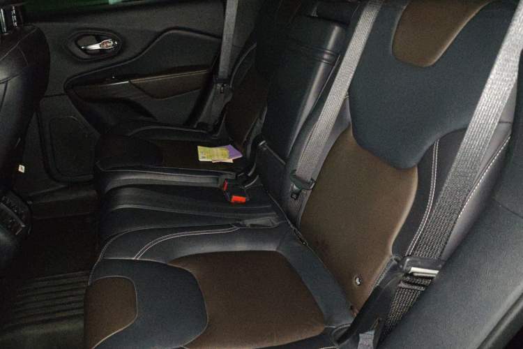 Used Jeep Cherokee 2017 2.0L Superior Edition Left Rear Seat