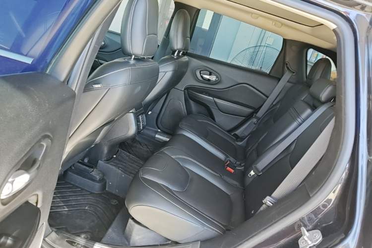 Used Jeep Cherokee 2017 2.0L Superior Edition Left Rear Seat