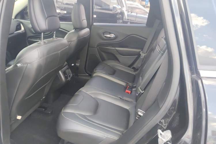 Used Jeep Cherokee 2017 2.0L Superior Edition Left Rear Seat