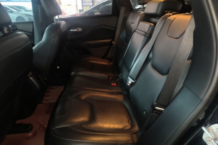 Used Jeep Cherokee 2017 2.0L Superior Edition Left Rear Seat