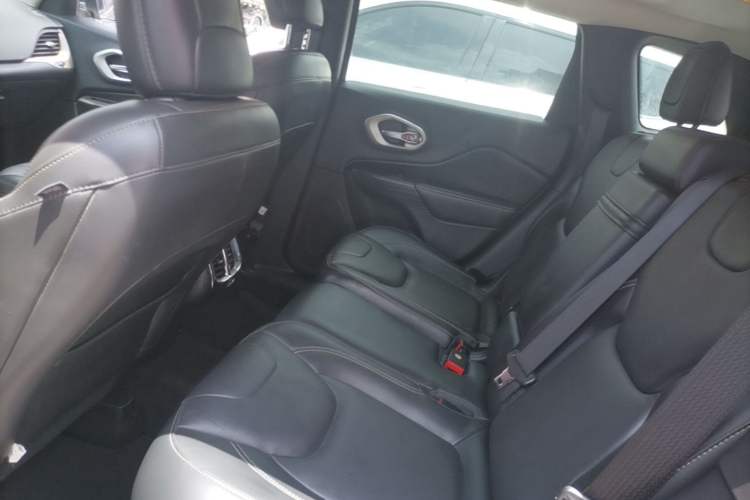 Used Jeep Cherokee 2017 2.0L Superior Edition Left Rear Seat
