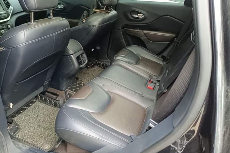 Used Jeep Cherokee 2017 2.4L Leading Smart Edition Left Rear Seat