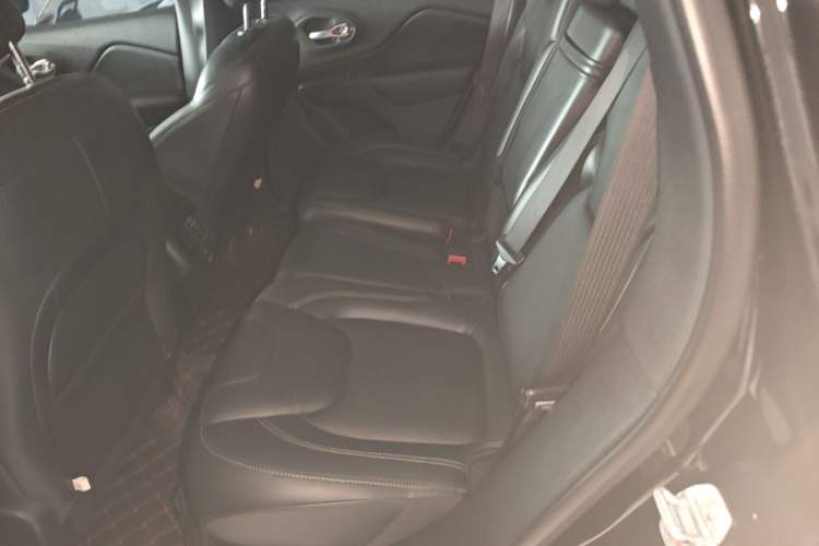 Used Jeep Cherokee 2017 2.0L Superior Edition Left Rear Seat