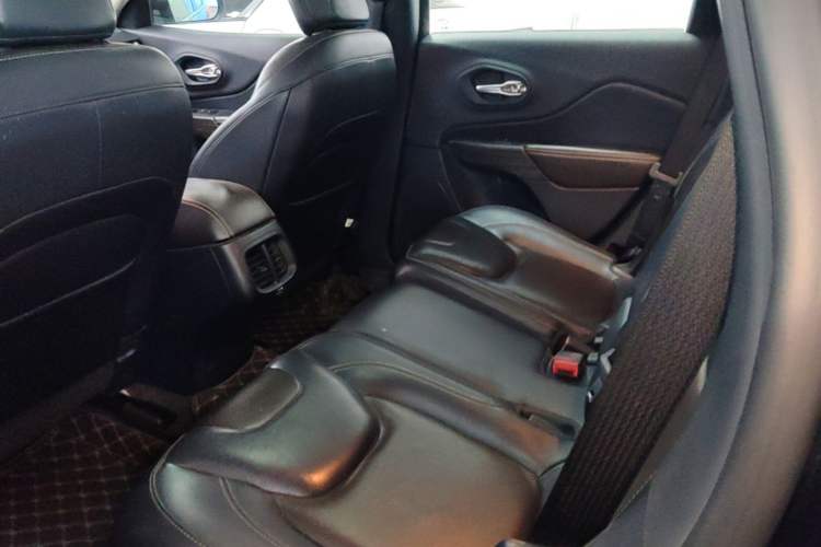 Used Jeep Cherokee 2017 2.0L Superior Edition Left Rear Seat