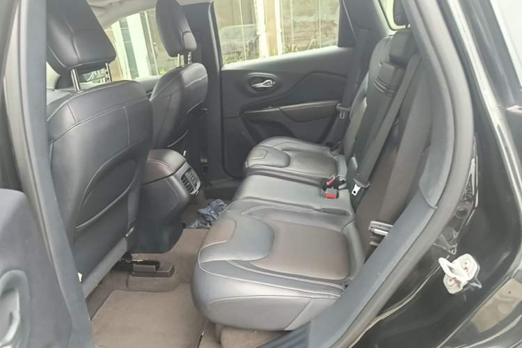 Used Jeep Cherokee 2017 2.0L Superior Edition Left Rear Seat