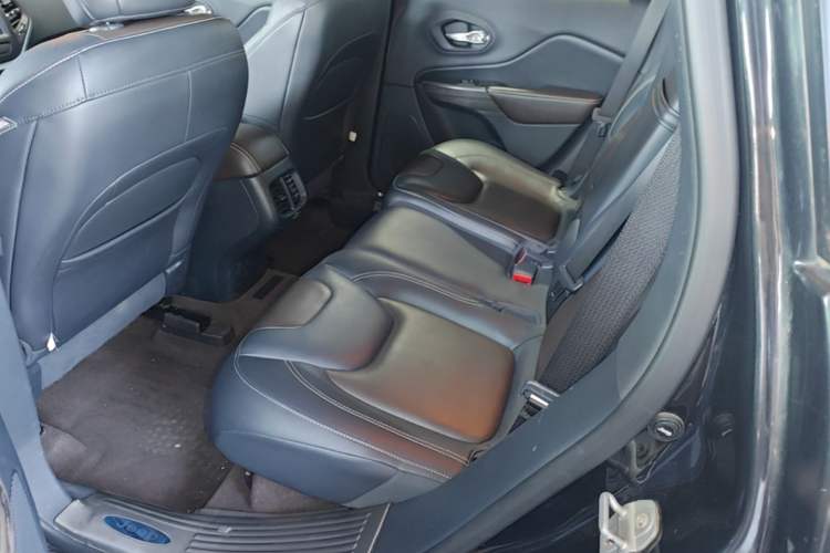 Used Jeep Cherokee 2017 2.0L Superior Edition Left Rear Seat