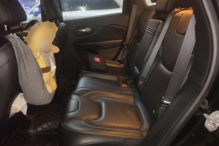 Used Jeep Cherokee 2017 2.0L Superior Edition Left Rear Seat