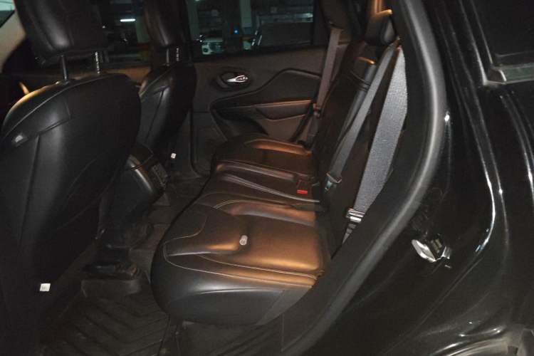 Used Jeep Cherokee 2017 2.4L Professional Edition Left Rear Seat