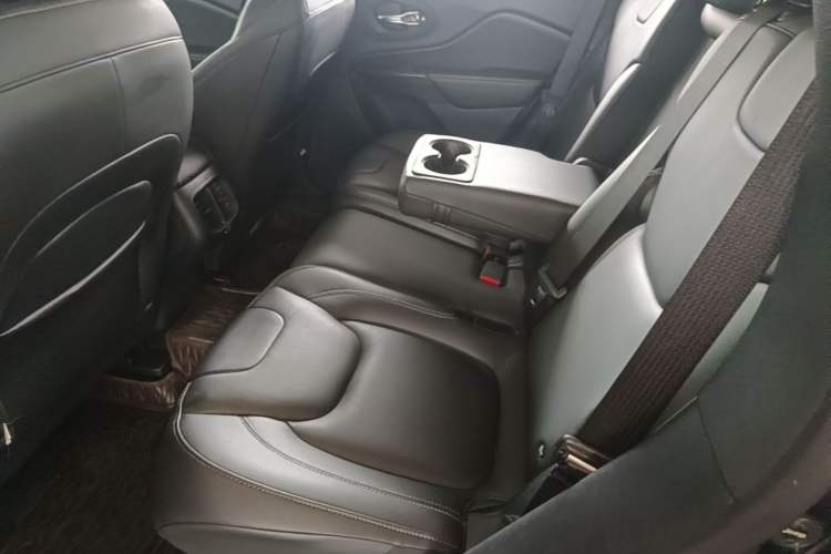 Used Jeep Cherokee 2017 2.0L Superior Edition Left Rear Seat