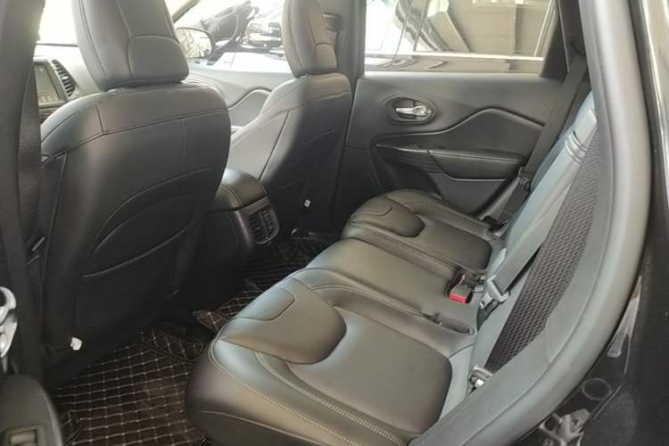 Used Jeep Cherokee 2017 2.0L Superior Edition Left Rear Seat