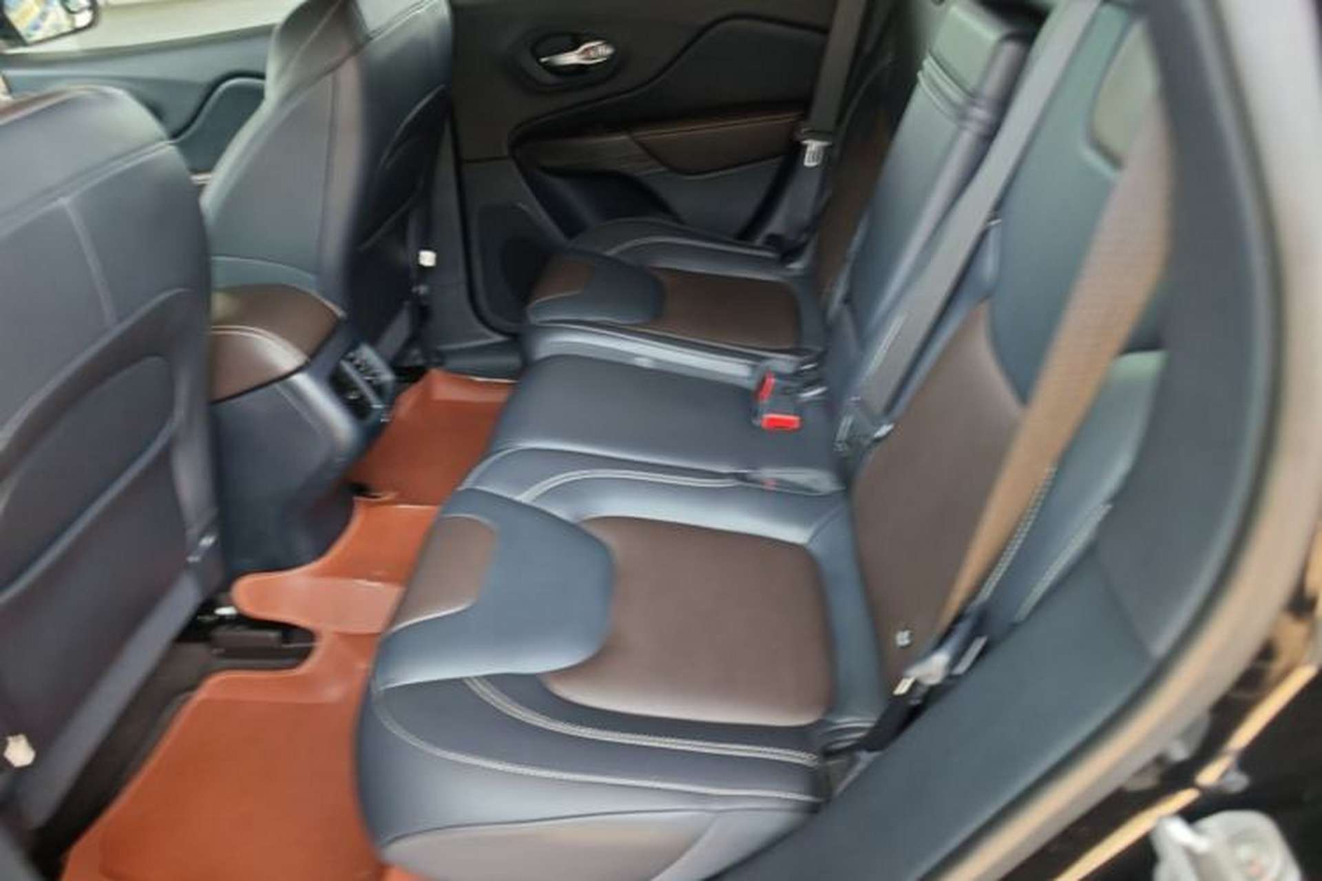 Used Jeep Cherokee 2017 2.4L Excellence Edition Left Rear Seat
