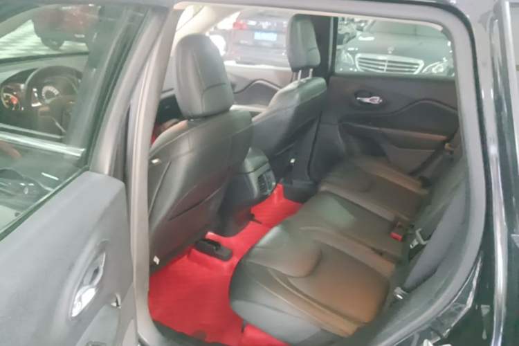 Used Jeep Cherokee 2017 2.0L Superior Edition Left Rear Seat