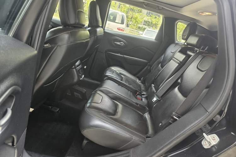 Used Jeep Cherokee 2017 2.0L Superior Edition Left Rear Seat