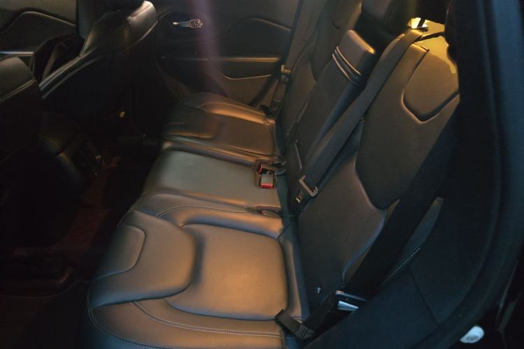Used Jeep Cherokee 2017 2.0L Superior Edition Left Rear Seat
