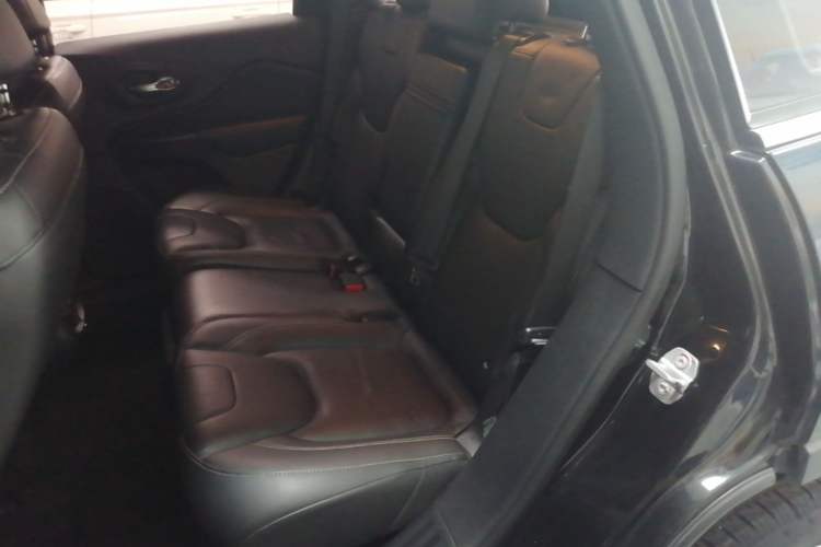 Used Jeep Cherokee 2017 2.0L Superior Edition Left Rear Seat