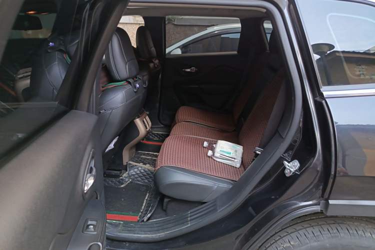 Used Jeep Cherokee 2017 2.0L Superior Edition Left Rear Seat