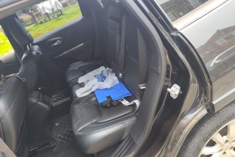 Used Jeep Cherokee 2017 2.4L Professional Smart Edition Left Rear Seat